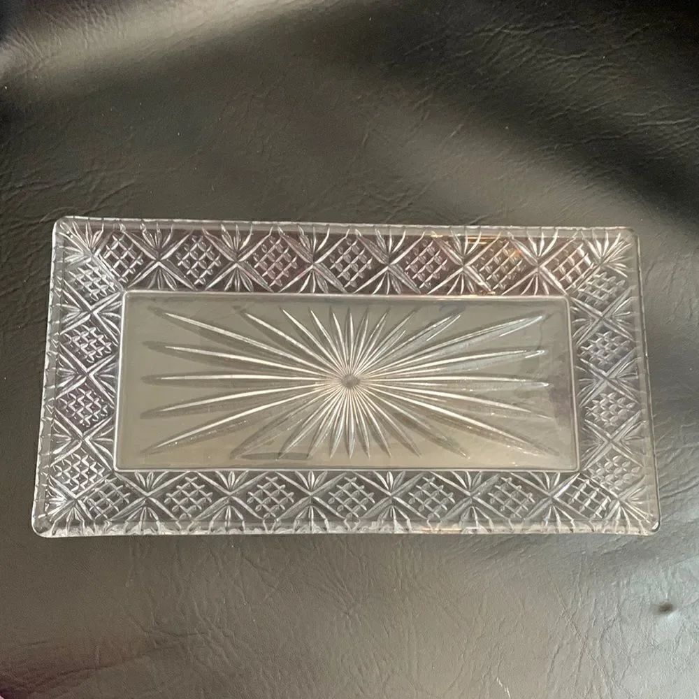 Diamond Star Burst Cut Clear Glass Serving Appetizer Vanity Trinket Tray 11 1/2